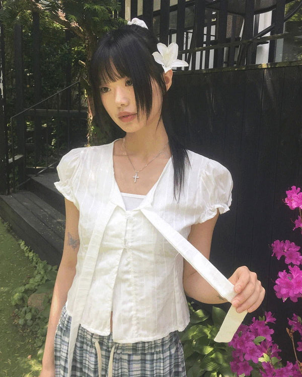Induction tie string puff short sleeve blouse