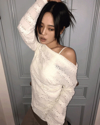Nure Lace Off-Shoulder T-Shirt
