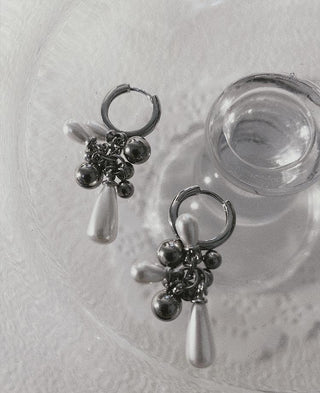 White Night Silver-white Pearl Heart Earrings