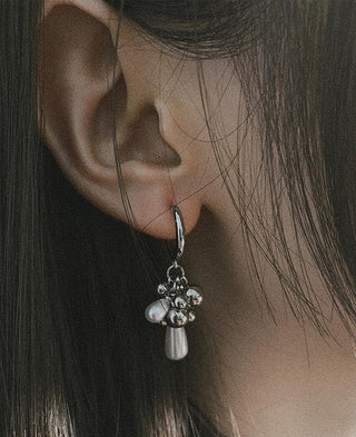 White Night Silver-white Pearl Heart Earrings