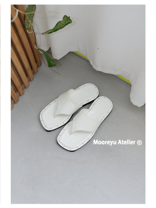 black flat flip-flops