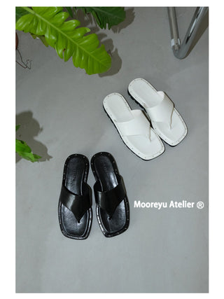 black flat flip-flops