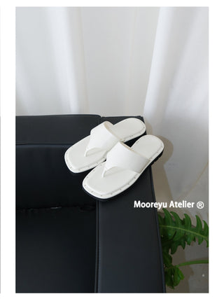black flat flip-flops