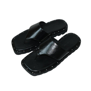 black flat flip-flops
