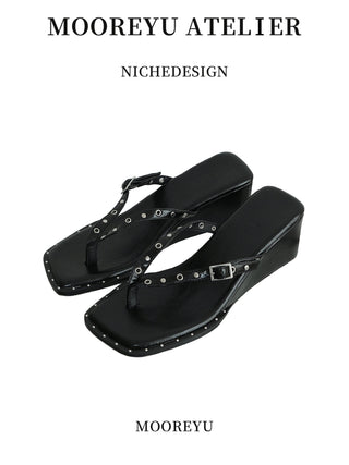 black heel flip-flops