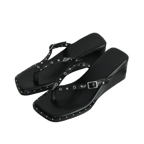 black heel flip-flops