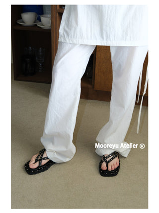 black flat flip-flops 01