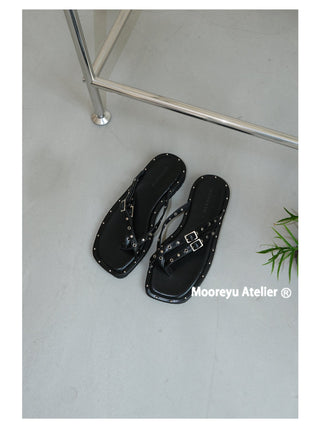 black flat flip-flops 01