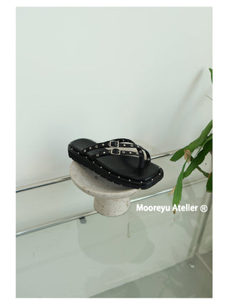 black flat flip-flops 01