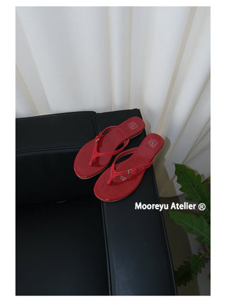 red flat flip-flops 01
