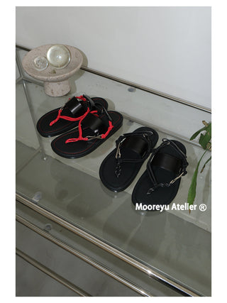 black flat flip-flops 02