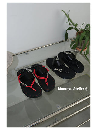 black flat flip-flops 02