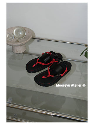 black flat flip-flops 02