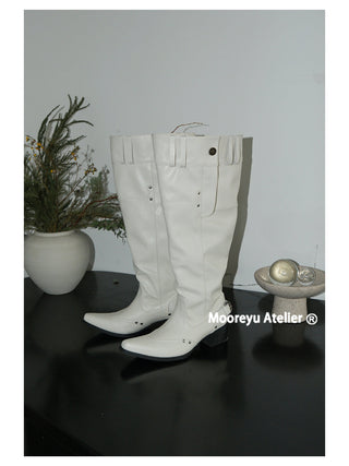 white pointed boots 01