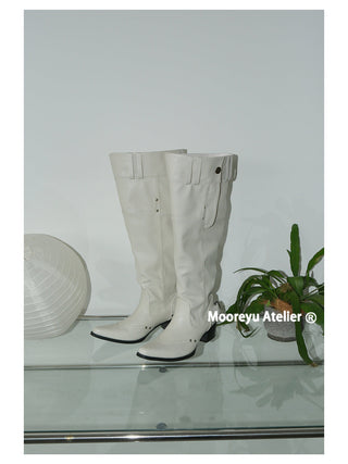 white pointed boots 01
