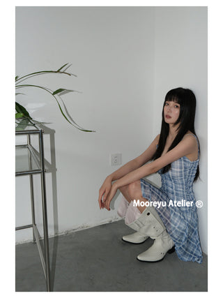 white pointed boots 01