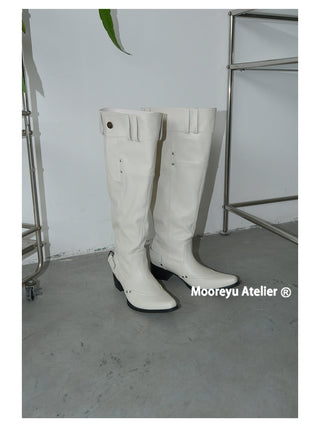 white pointed boots 01