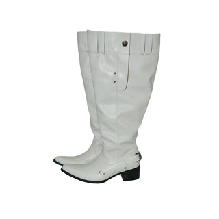 white pointed boots 01