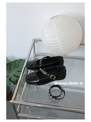 black square flats
