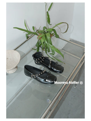 black square flats