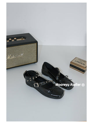 black square flats