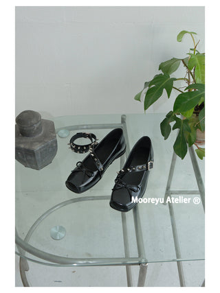 black square flats