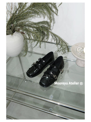 red rivet flats
