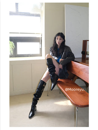 black overknee boots