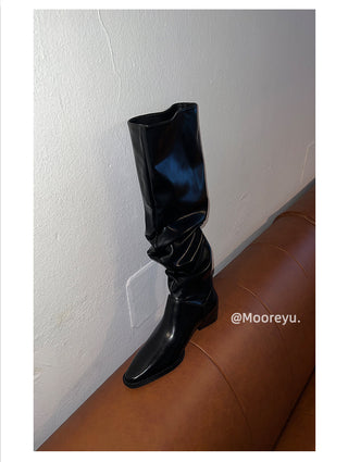 black overknee boots