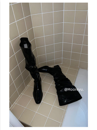 black overknee boots