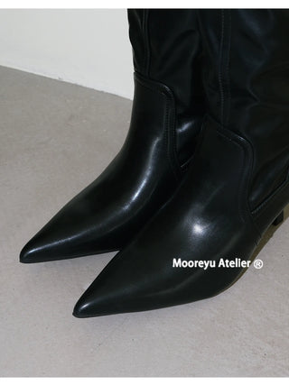 pointed toe boots