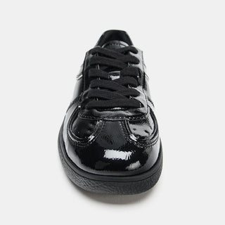 round training shoes