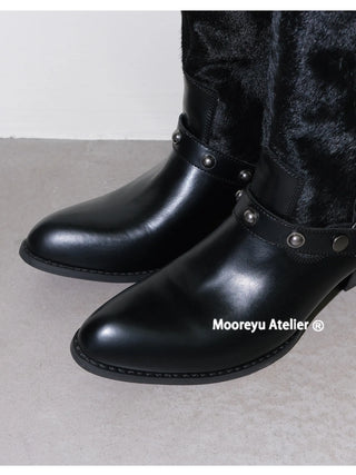 pointed knight boots