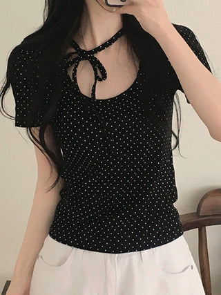 polka dot U-neck