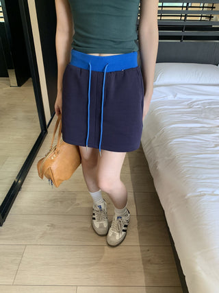 elastic waist skirt