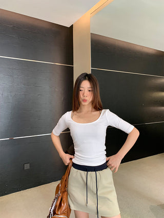 elastic waist skirt