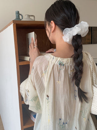 embroidered lantern sleeve