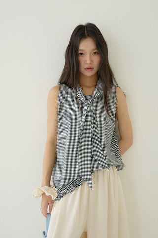 plaid sleeveless Top