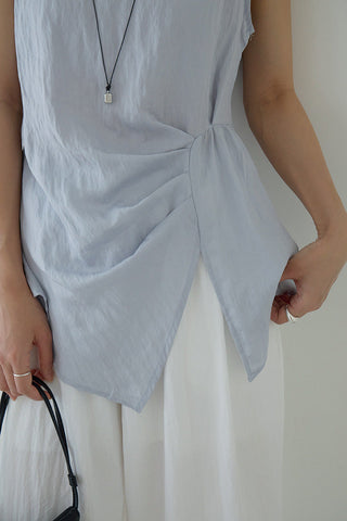 sleeveless square neck Top