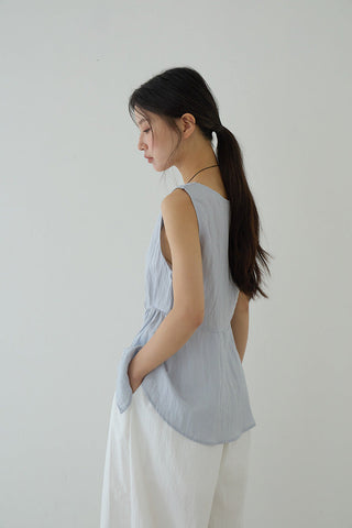 sleeveless square neck Top