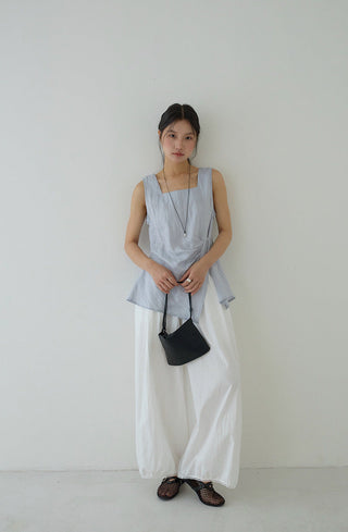 sleeveless square neck Top