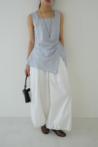 sleeveless square neck Top