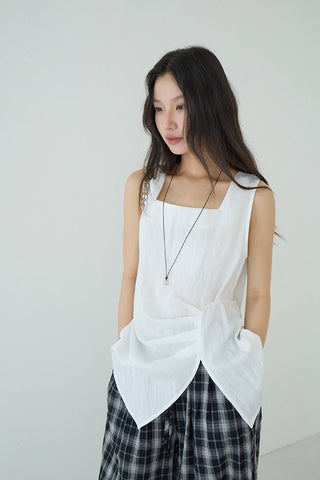 sleeveless square neck Top