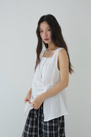 sleeveless square neck Top
