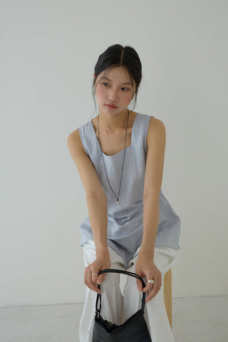 sleeveless square neck Top