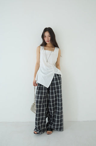 sleeveless square neck Top