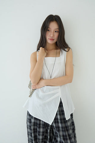 sleeveless square neck Top