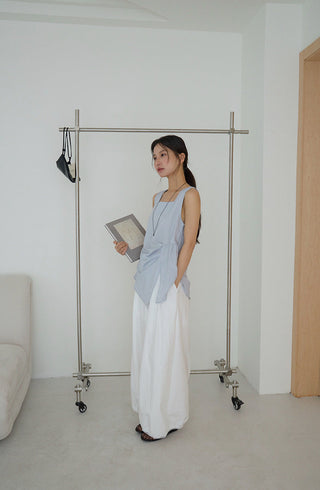 sleeveless square neck Top