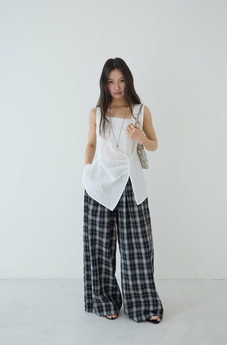 sleeveless square neck Top