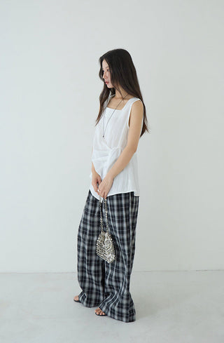 sleeveless square neck Top